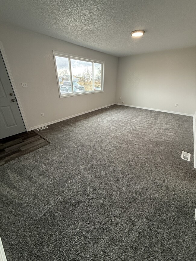 Photo - 6233 43rd St SW