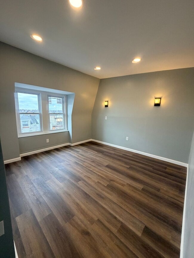 Photo - Beautifully remodeled 5/6 bedroom townhouse