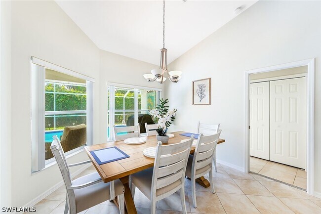 Photo - 589 Lambton Ln