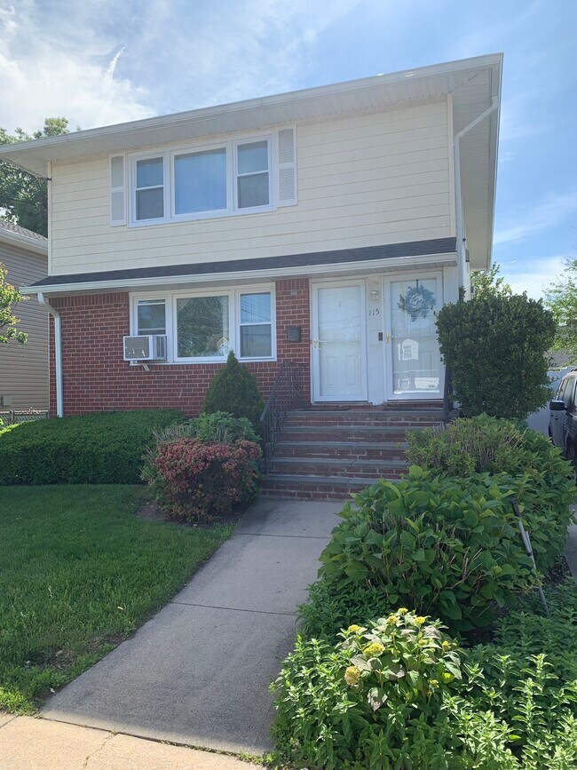 Photo - 115 Nassau Blvd Unidad 1