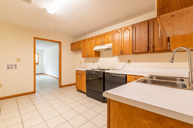 Photo - 644 Craft Rd