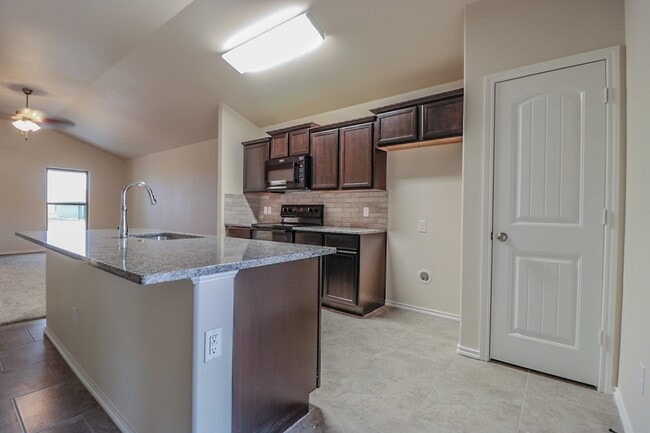 Photo - 7418 104th St