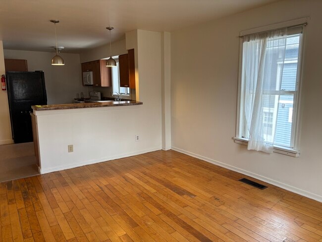 Building Photo - 432-434 Colchester Ave Unit 432 Rental