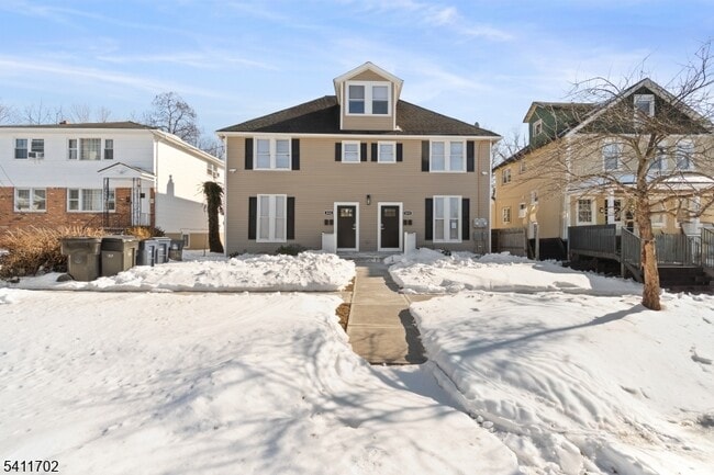 Building Photo - 826 George St Unit 2