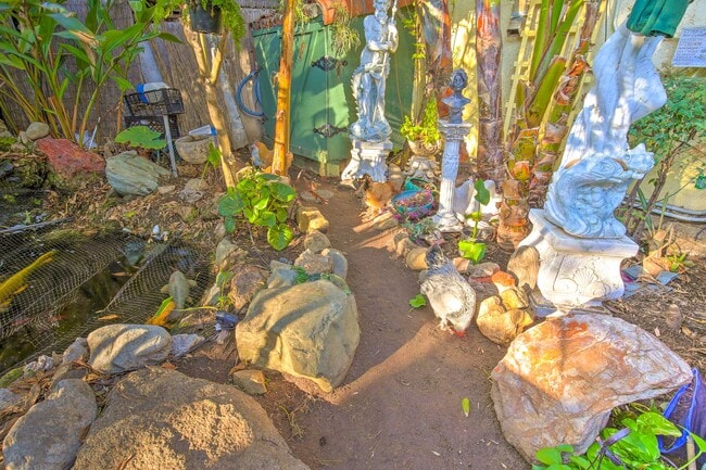 Photo - 2434 Cloverfield Blvd Unit rear