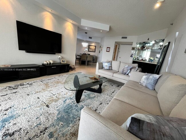 Photo - 4000 Island Blvd Unidad 1905