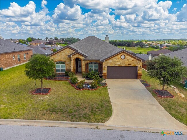 Photo - 2033 Catkins Ln