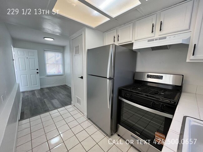 Building Photo - 229 1/2 13th St-