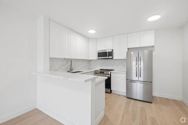 1BR, 1BA - 795SF - Kitchen