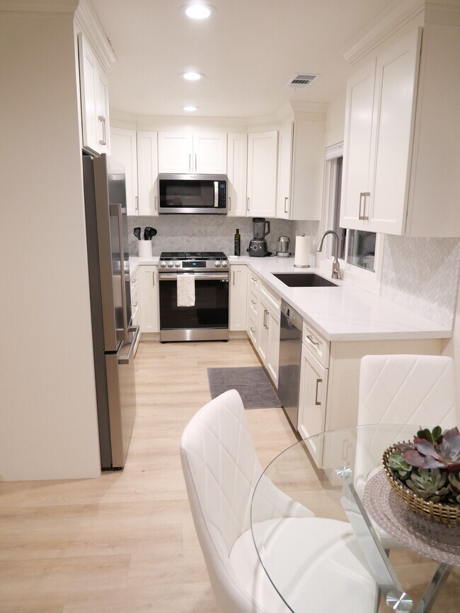 Photo - 8112 Holanda Ln Unit Luxury 2 Bedroom Apartment