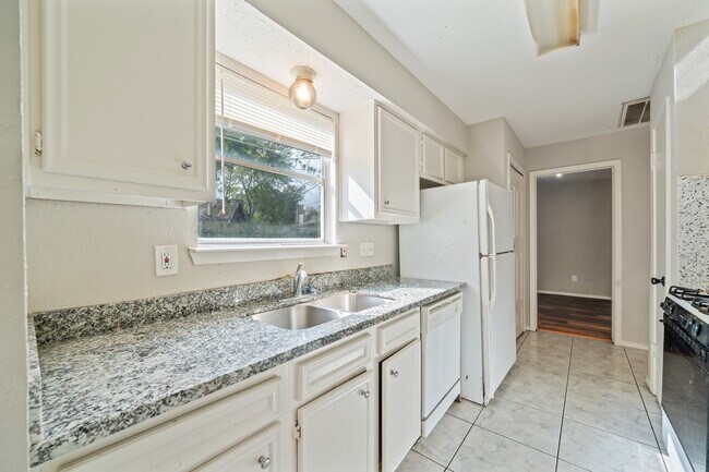 Photo - 20115 Raingate Ln