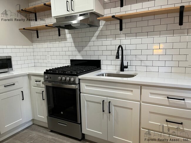 Building Photo - 97 Cottage St Unit 1