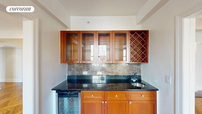 Photo - 210 E 68th St