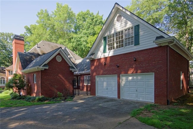 Photo - 1150 Goodwin Pl NE