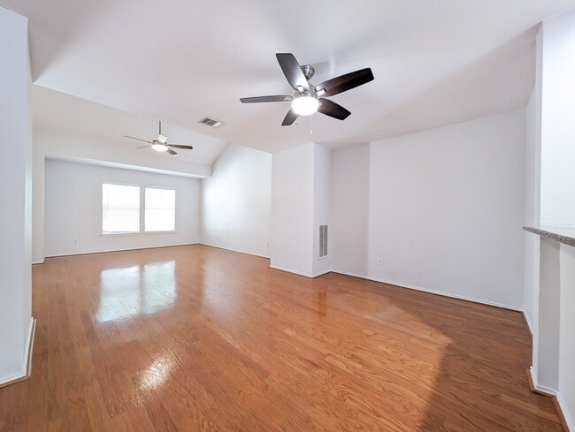 Photo - 1131 W 24th St