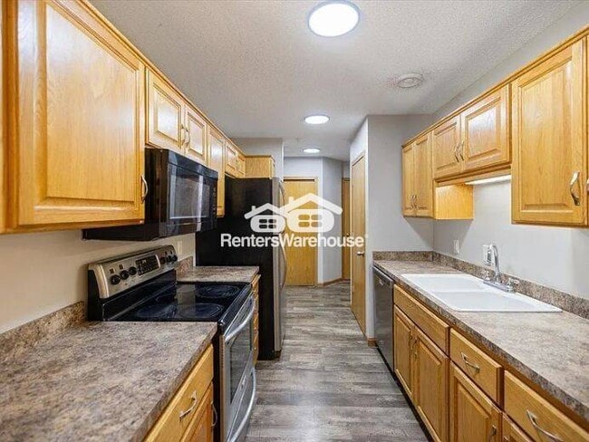 Photo - Available Now 3 bedroom 3 bath spacious Townhome in Brooklyn Park