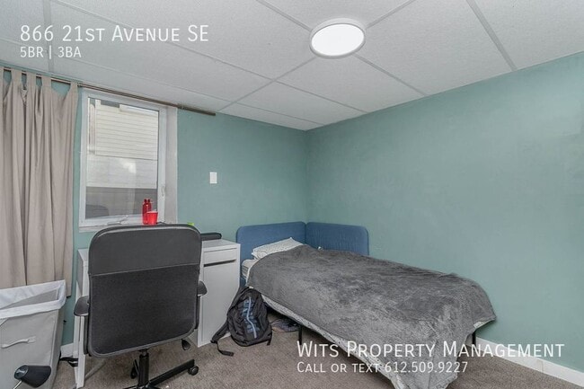 Photo - 866 21st Ave SE