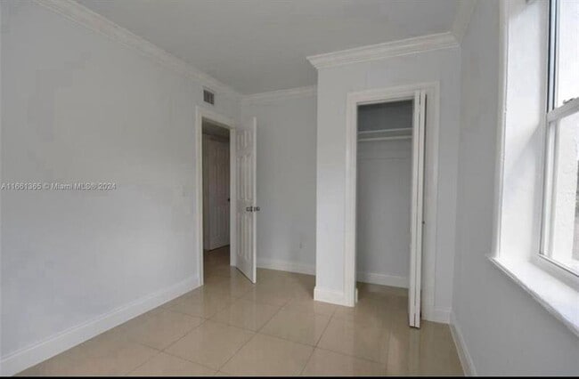 Photo - 5291 NE 17th Ave