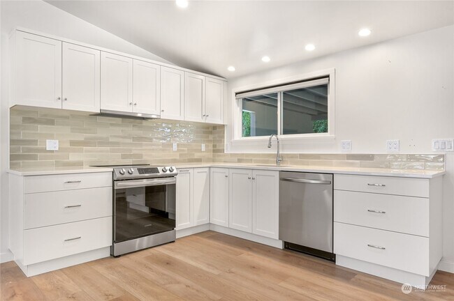 Photo - 1116 McLean Rd