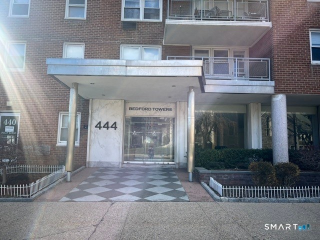 Building Photo - 444 Bedford St Unit APT 9R
