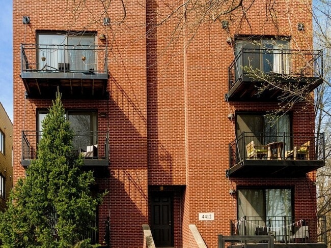 Building Photo - 4412 S Indiana Ave Unit 2S