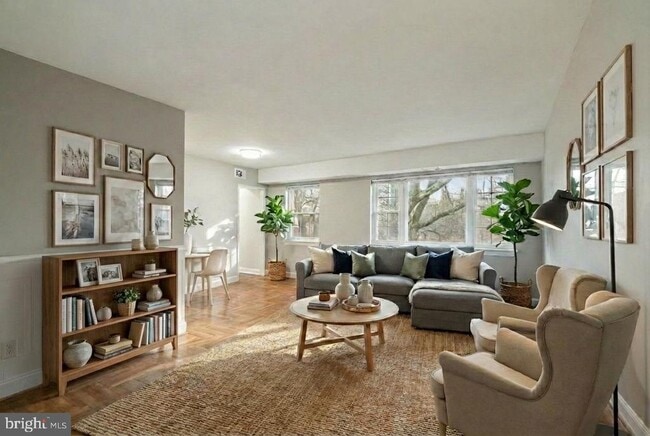 Building Photo - 1311 N Ode St Unit 635