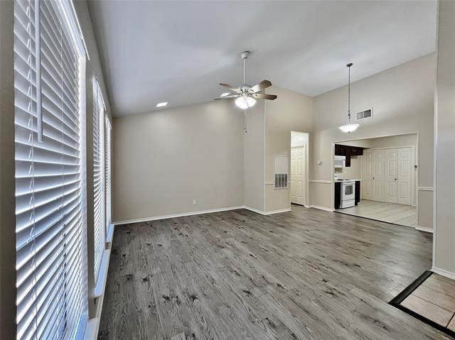 Photo - 717 Hillcrest Ct