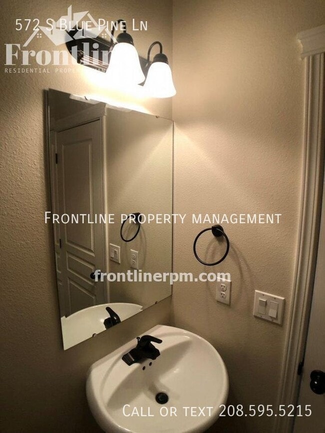 Photo - 572 S Blue Pine Ln