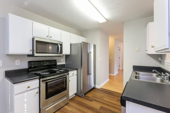 Photo - 309 Kingsman Ln