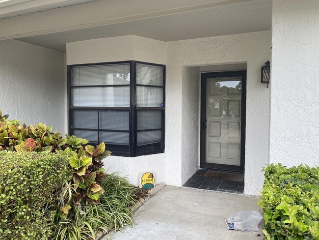 9303 Golf View Dr