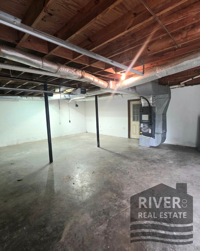 Photo - 1233 Ridge Dr