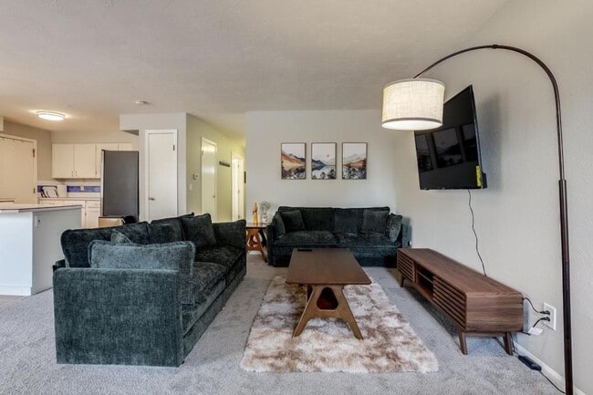 Photo - 3149 Oak Cir N