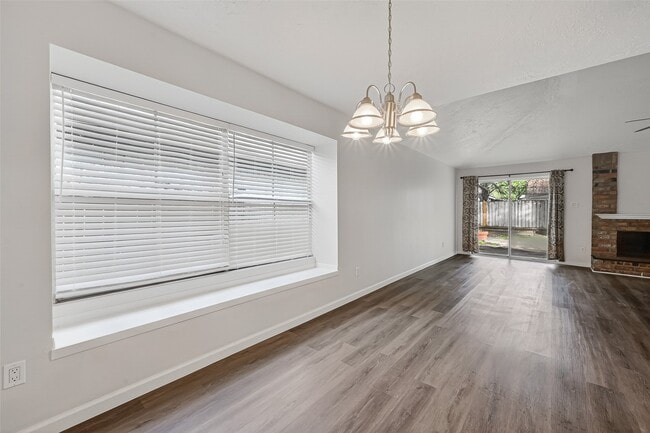 Photo - 22022 Kenlake Dr