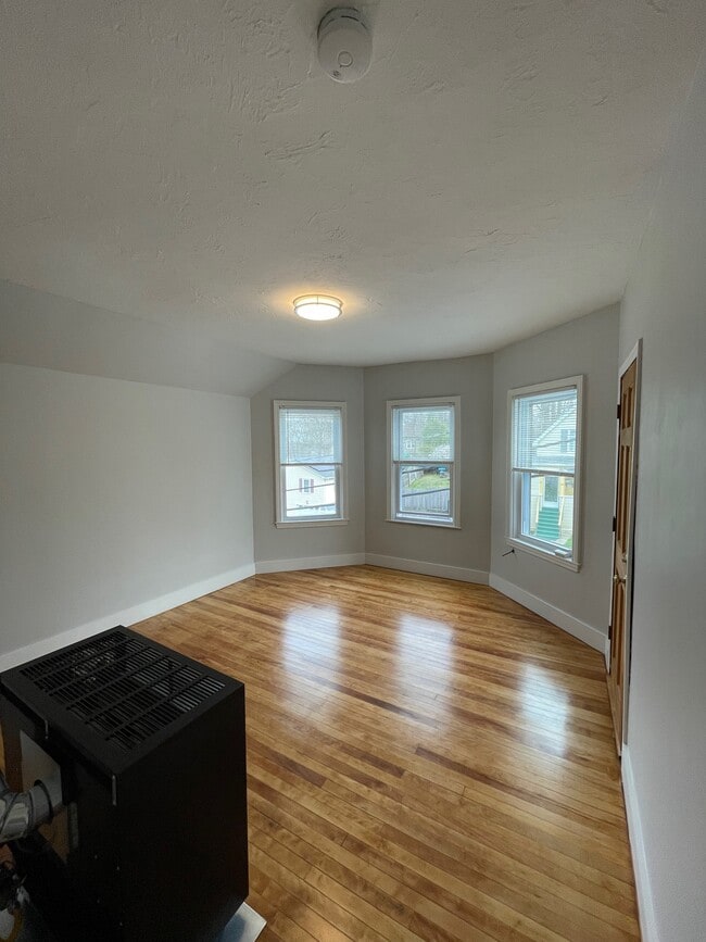 Photo - 64 Whipple St Unidad 2