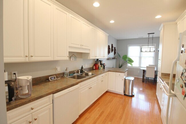 Photo - Large townhome with garage for rent in Taylor Springs!