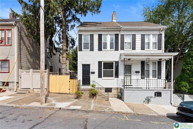 Building Photo - 821 Jackson St