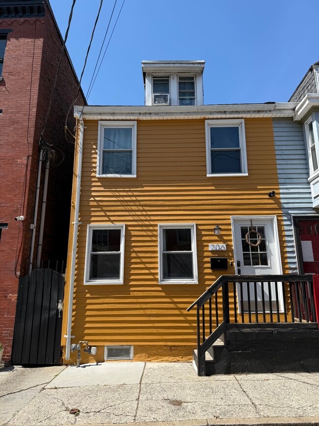 Photo - 206 Herr St
