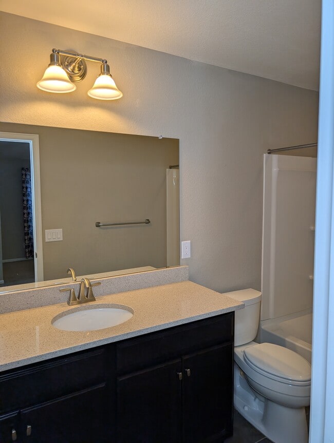 shared bathroom - 6959 Joyce Ln