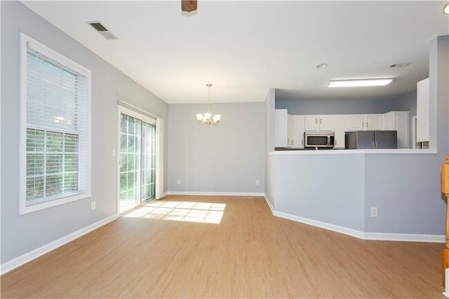 Photo - 995 Treymont Way SW