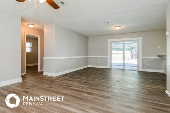 Photo - 6342 Brack St