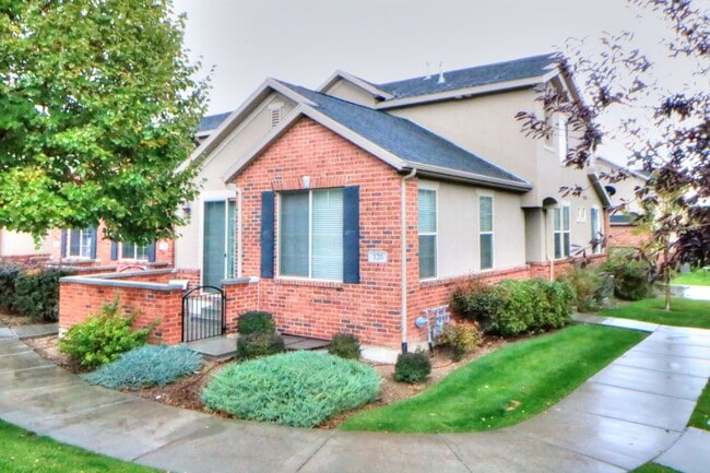Building Photo - 3 bedroom Ivory Ridge Townhome