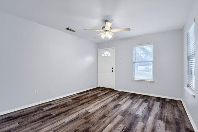 Photo - 607 Oldham St