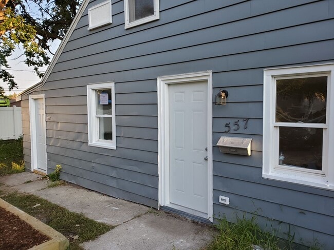 Photo - 557 E Division St