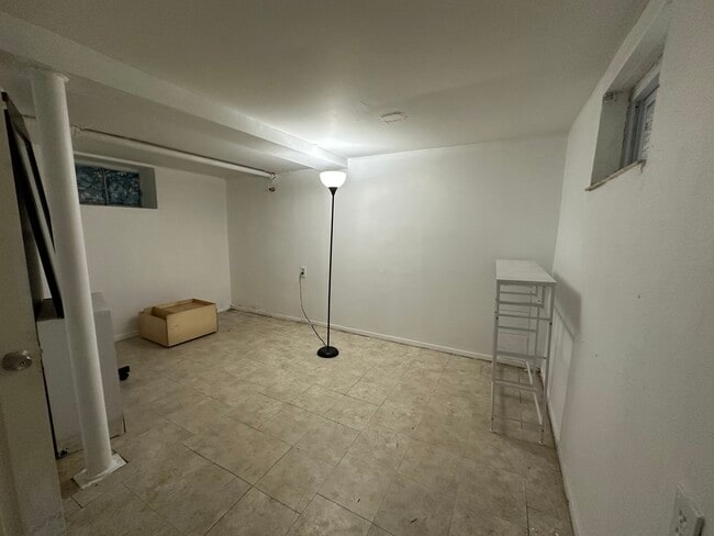 Building Photo - 10528 Van Wyck Expy Unit 1st Floor/Lower Level