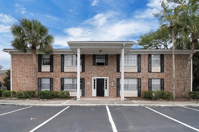 Building Photo - The Columns Rental