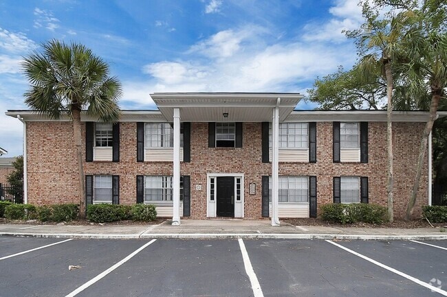 Building Photo - The Columns Rental