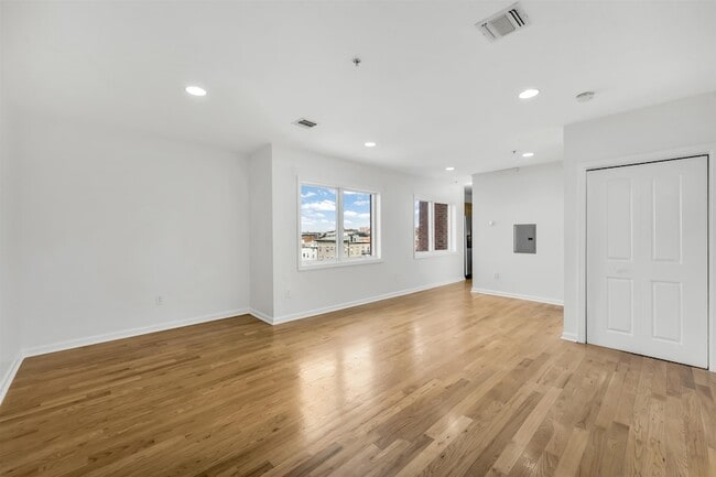 Photo - 605 New York Ave