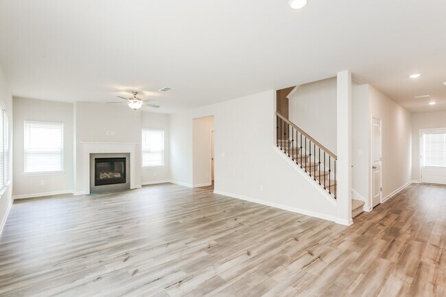 Photo - 137 Longleaf St