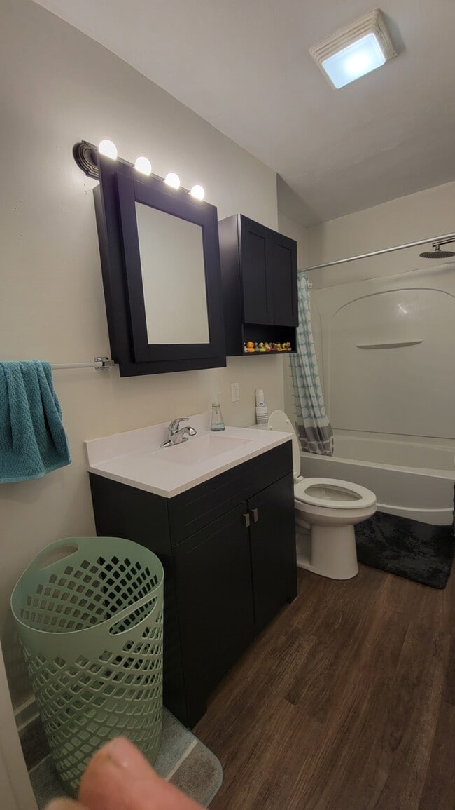 Building Photo - 922 6th St