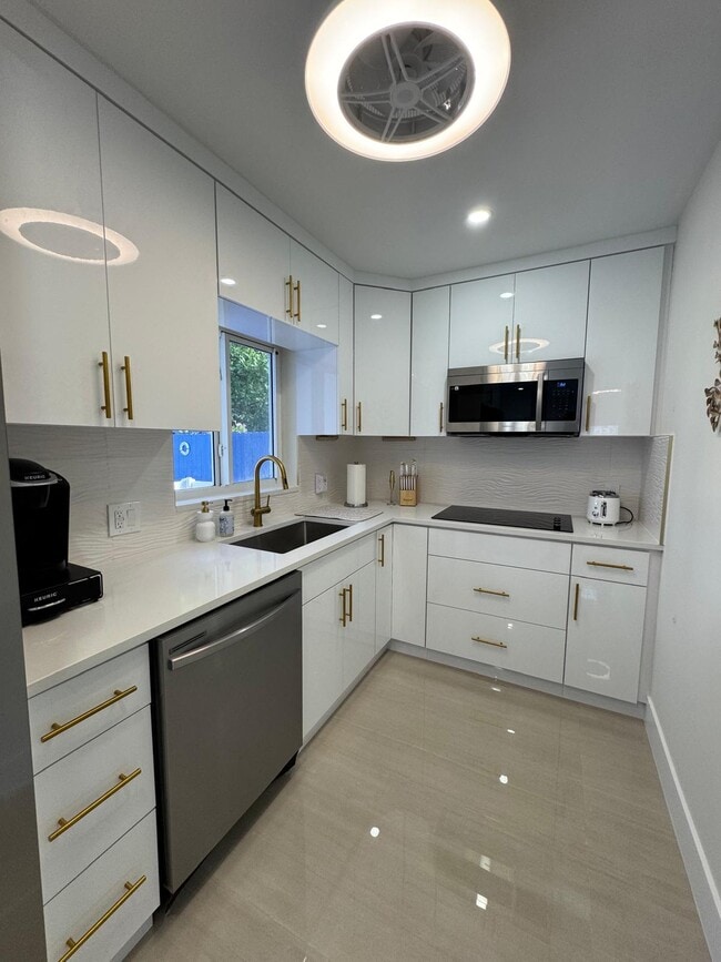 Photo - 1900 NE 2nd St